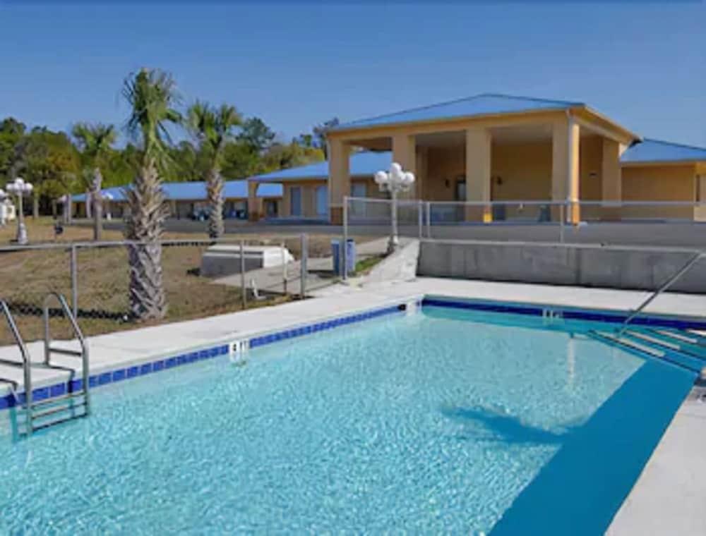 Days Inn By Wyndham Defuniak Springs Luaran gambar
