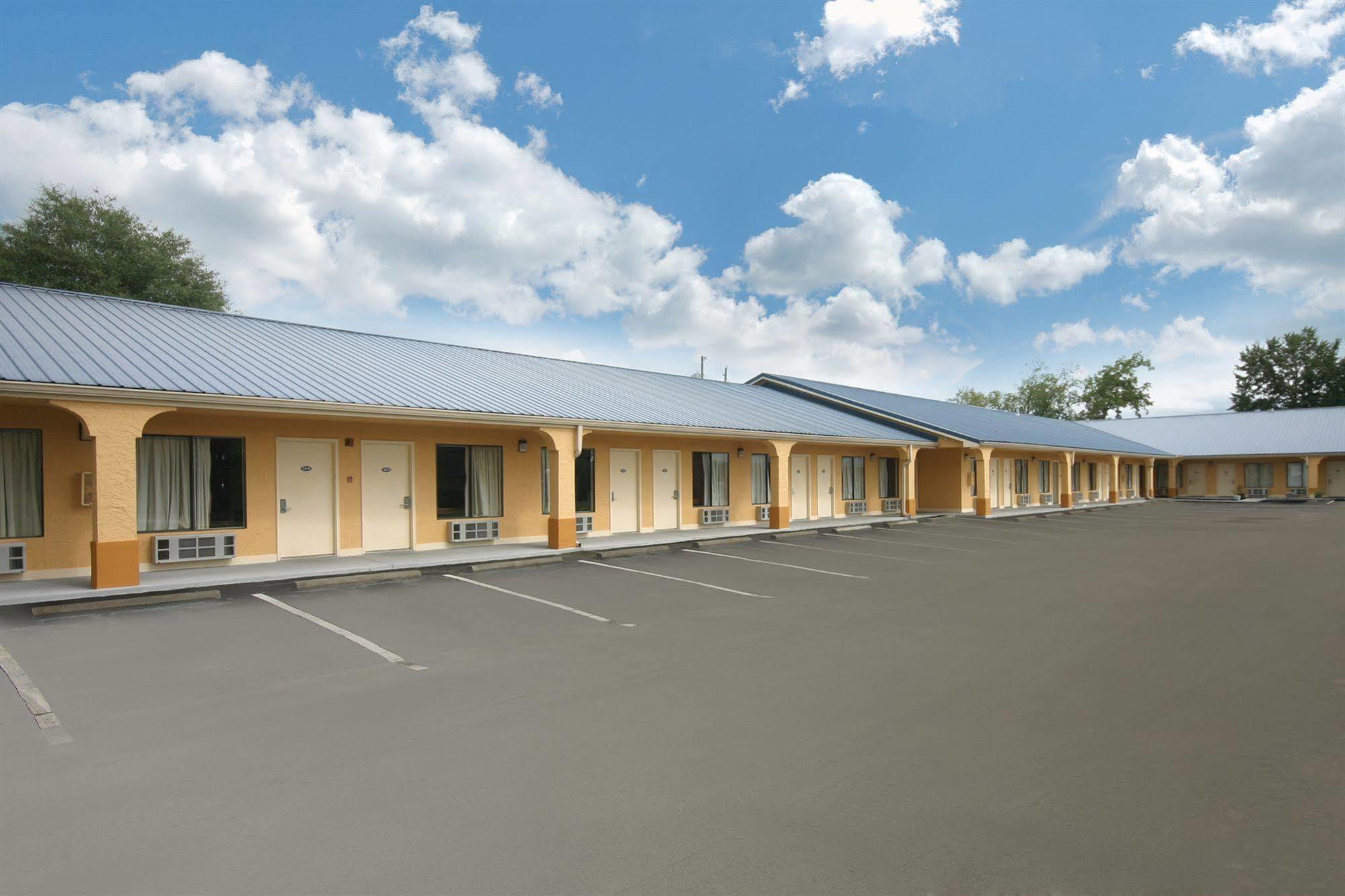 Days Inn By Wyndham Defuniak Springs Luaran gambar